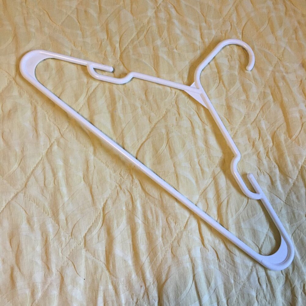 Type D 40 Pack White Plastic Hangers Set Durable Space Saving Standard Bulk